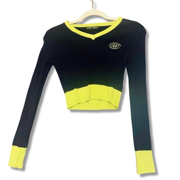 V Neck Crop Top Sweater - Picture 4 of 4